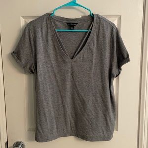 🌻3/$15 Women’s L v neck shirt gray